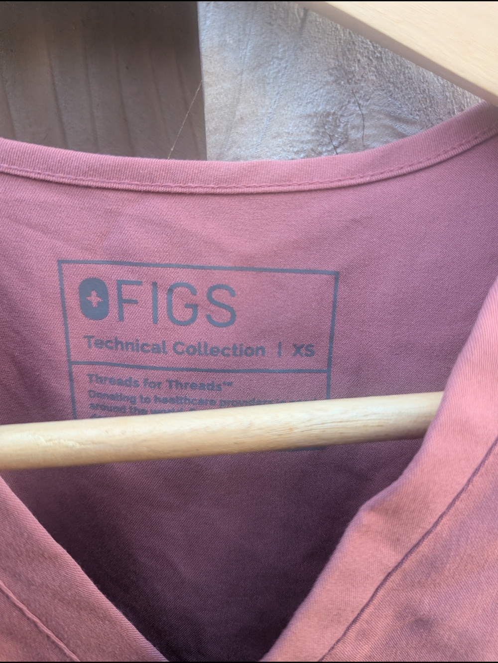 Set Of Figs Women's Dusty Pink Scrubs - Picture 3 of 6